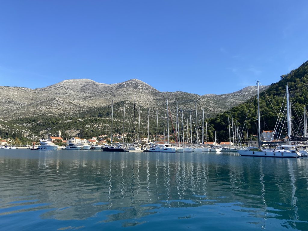 ACI Marina Slano港口的帆船